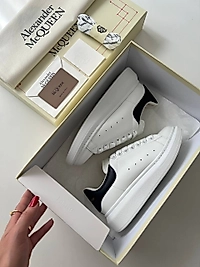 Alexander McQueen beyaz siyah Klasik